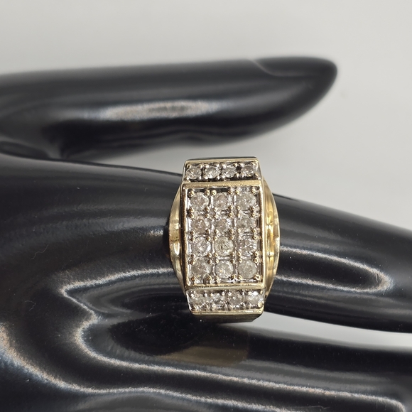 10 K Gold Signet Men's Ring  Size 12 W Diamond 6.9 Grams GTR - Picture 3 of 16